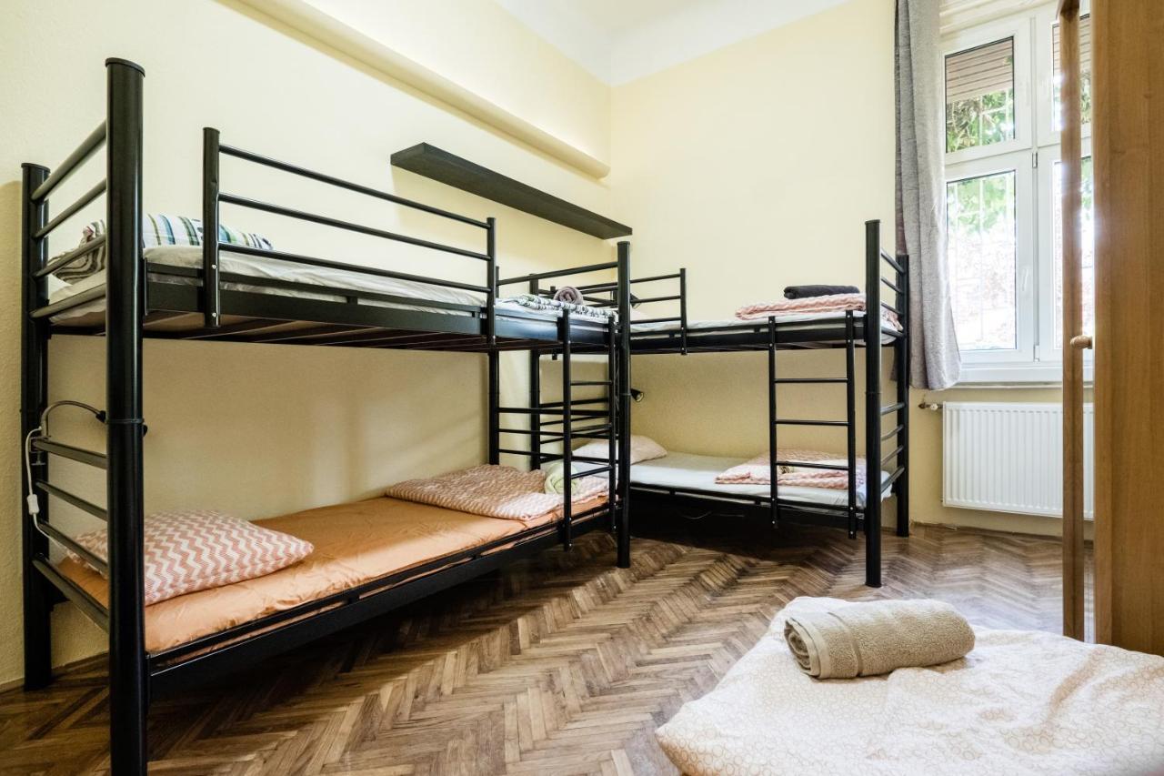 Baroque Hostel & Coworking Budapest Luaran gambar