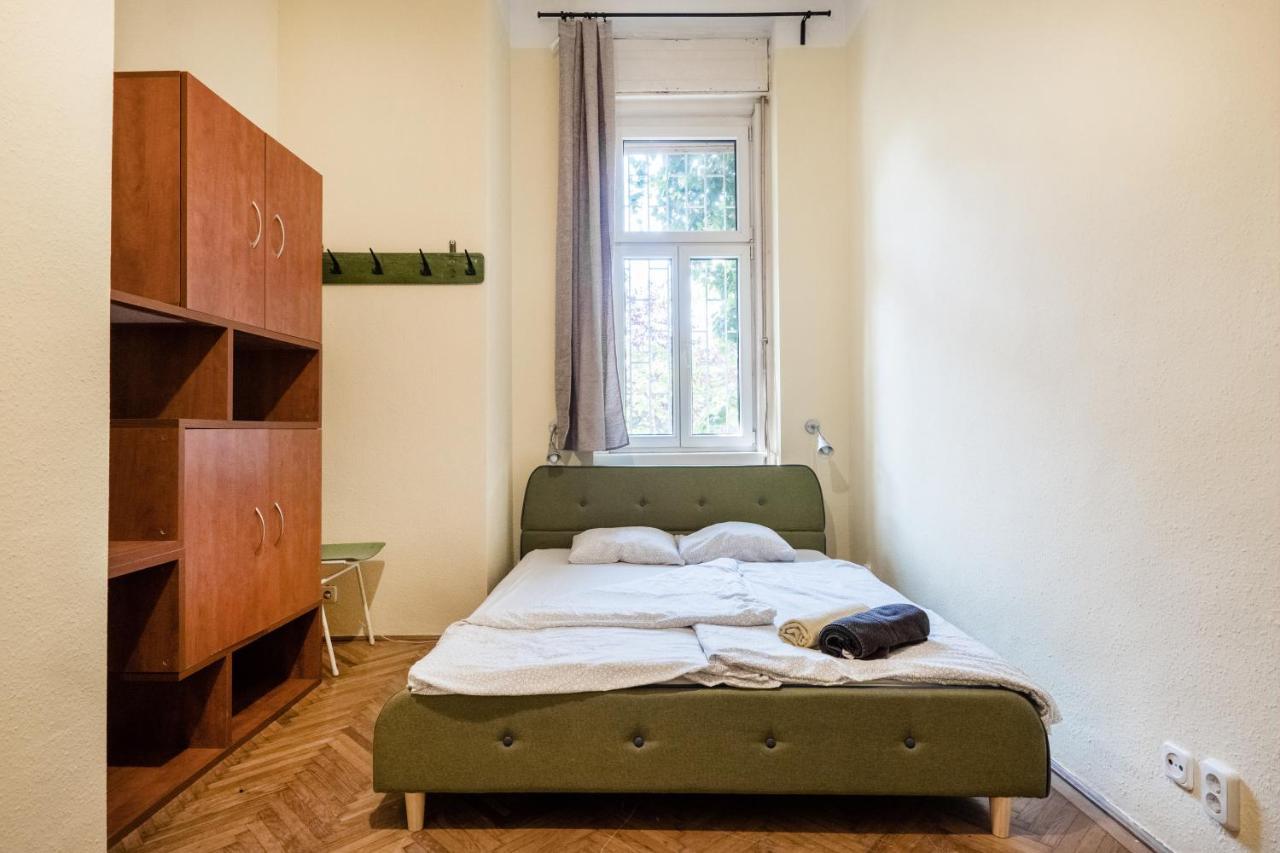 Baroque Hostel & Coworking Budapest Luaran gambar