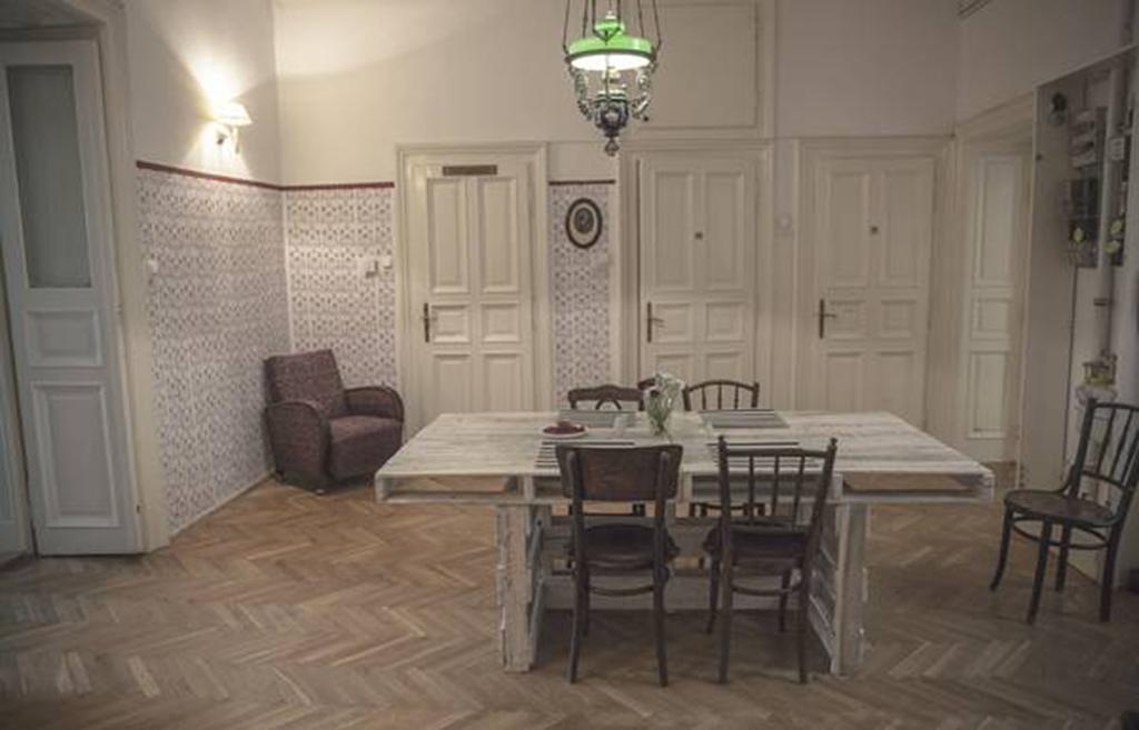 Baroque Hostel & Coworking Budapest Luaran gambar