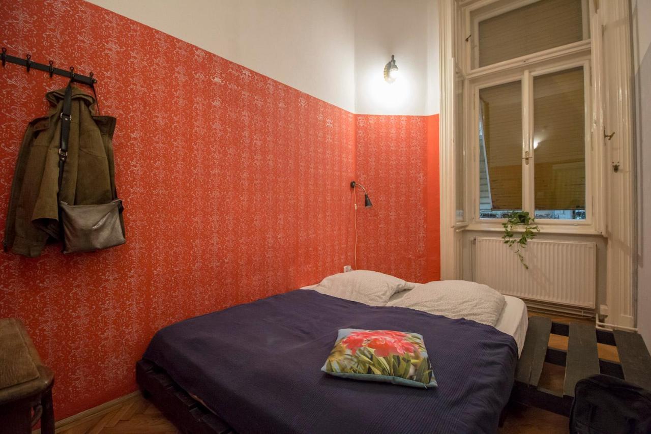 Baroque Hostel & Coworking Budapest Luaran gambar