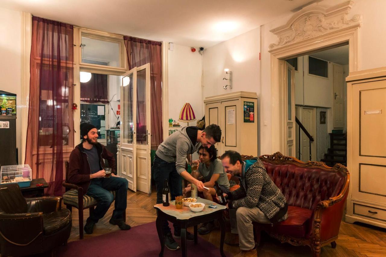 Baroque Hostel & Coworking Budapest Luaran gambar